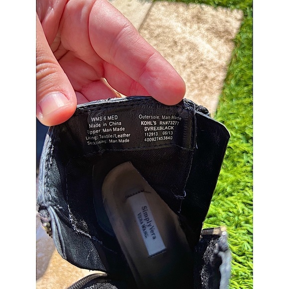 Simply Vera Vera Wang Leather Ankle Booties | Color: Black | Size: 6 Med - Picture 6 of 8